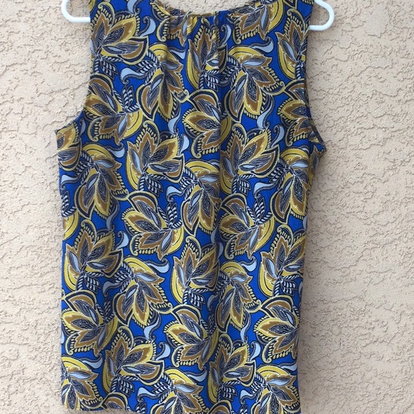 Rose + Olive Size Large patterned blouse. - Picture 2 of 3